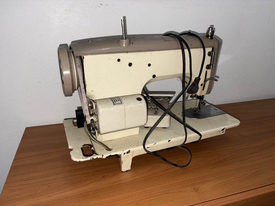 Máquina de costura elétrica