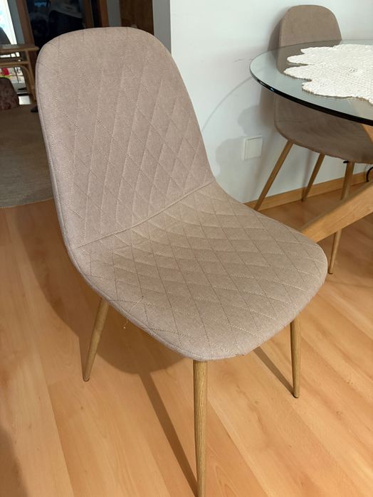 4 cadeiras design acolchoado