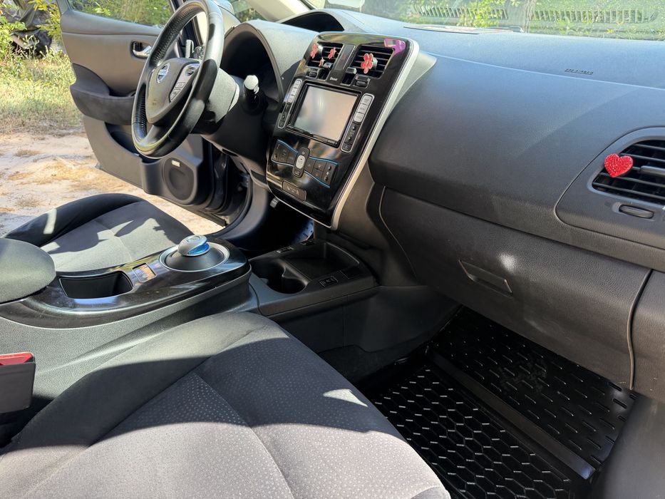 Електроавтомобіль Nissan Leaf 2015