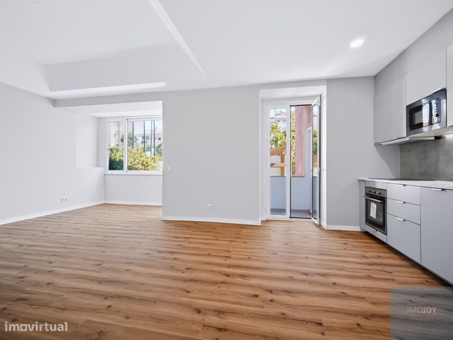 Apartamento T2 Remodelado com Terraço Privativo na Ajuda em Lisboa