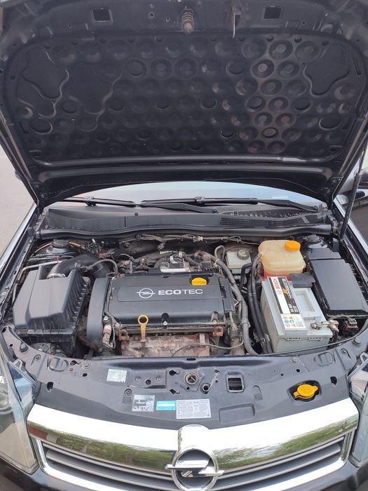 Opel Astra H універсал 1.8