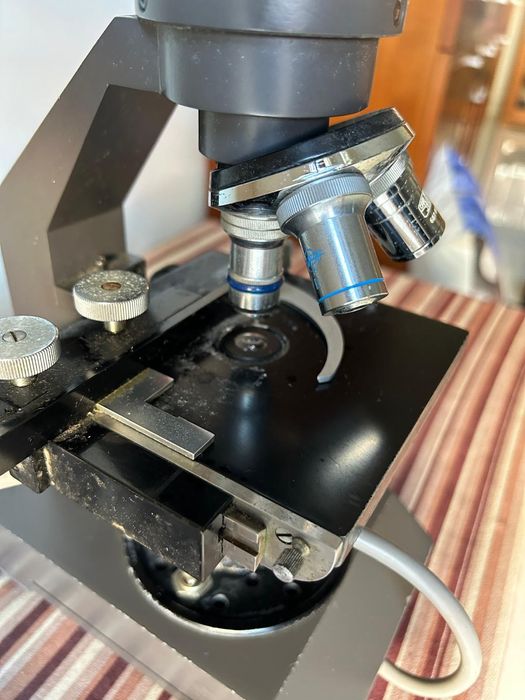 Microscópio antigo