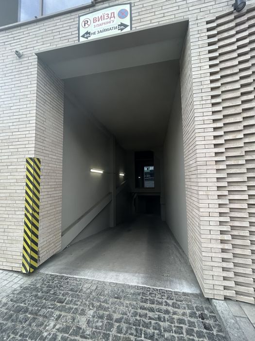 Продам простору комору (кладовку) в ЖК Моцарт (вул.Короленка,2К) Центр