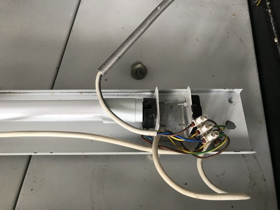 Продається холодильна вітрина 1,6 м , до 8 град