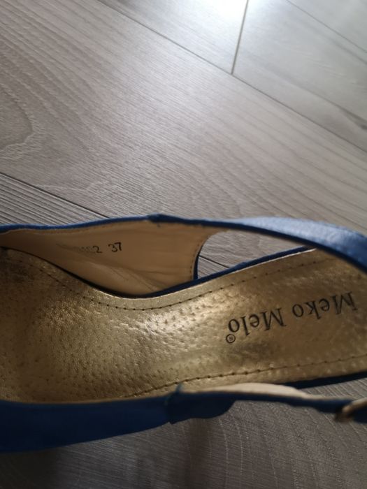 Buty damskie na paseczku