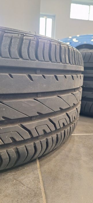 Pneus 225/30 R20