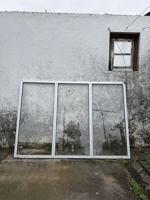 Janela em alumínio – 3 folhas (s/vidros)