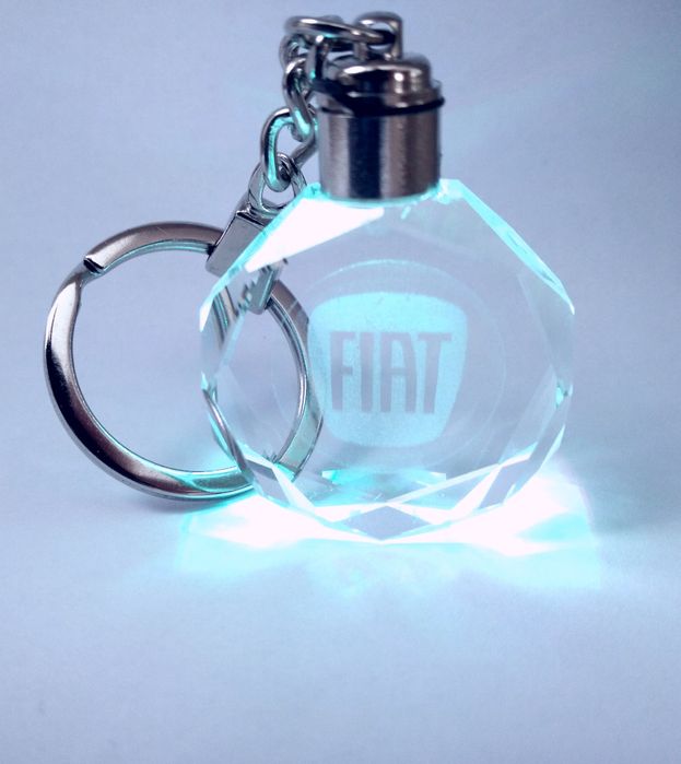 Breloczek FIAT świecący led na prezent w etui