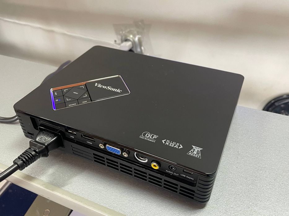 DLP-проєктор ViewSonic PLED-W599.