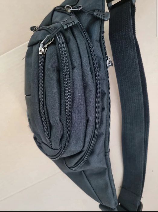 Saszetka czarna pojemna 4 suwaki