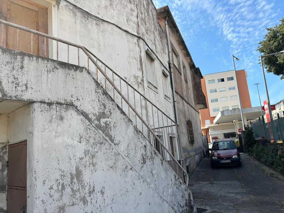 2 Prédios no Porto zona privilegiada para reconstruir