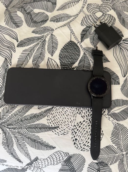 Smartwatch SAMSUNG Galaxy Watch 4 Classic 46mm + Carregador Samsung WIRELESS TRIO