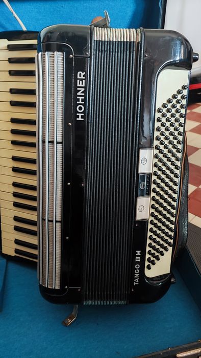 Acordeão  Hohner Tango III M