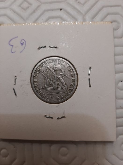 Moeda de 2 escudos e 50 cêntavos de 1963