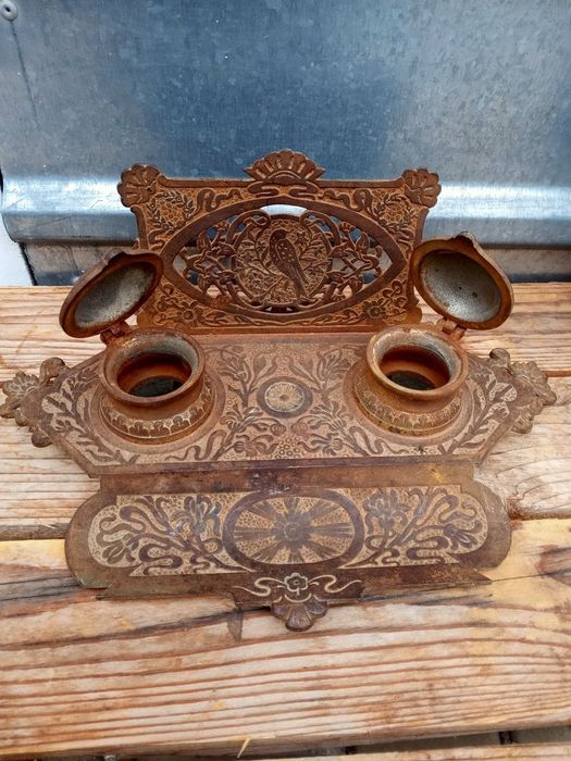 Антикварные предметы: чернильницы, микроскопы, чайники