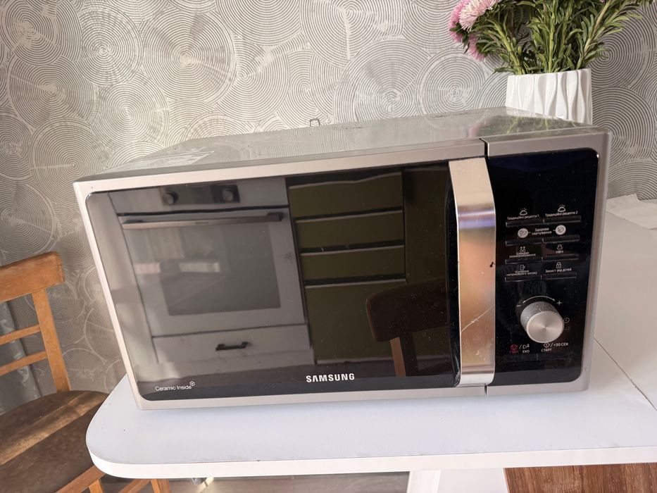 Мікрохвильова піч Samsung