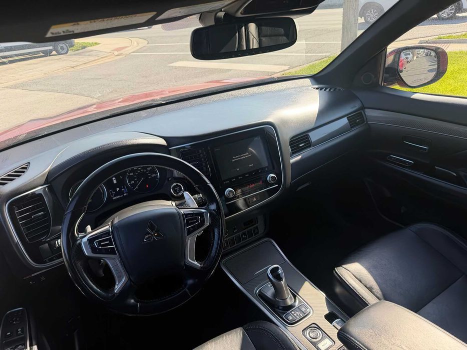 Mitsubishi Outlander Phev      2018