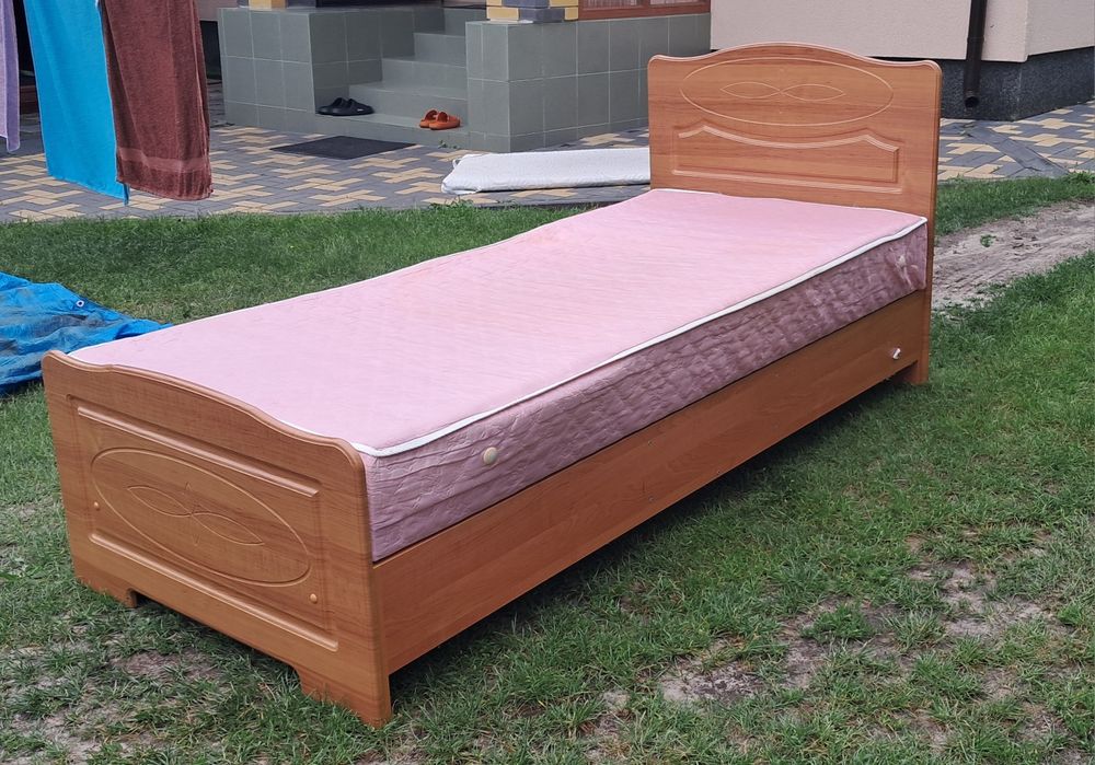 Продам ліжко односпальне