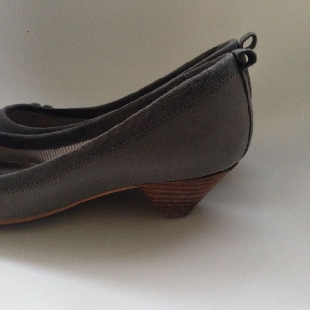 Sapatos cinza Pull & Bear.