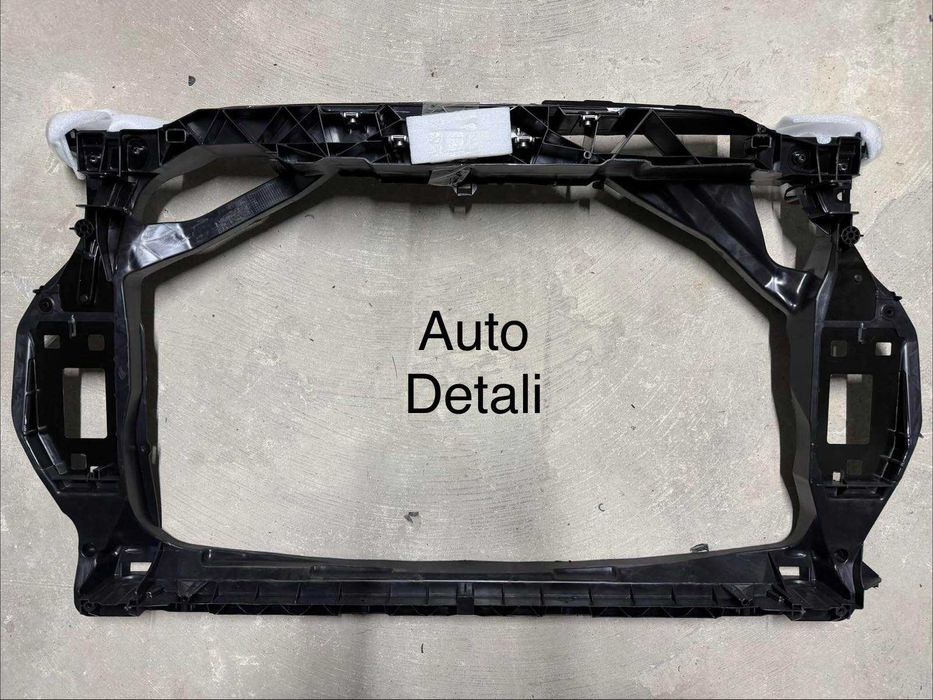 Audi Q3 8U передня панель телевізор рамка радіаторів Ауді КУ 3