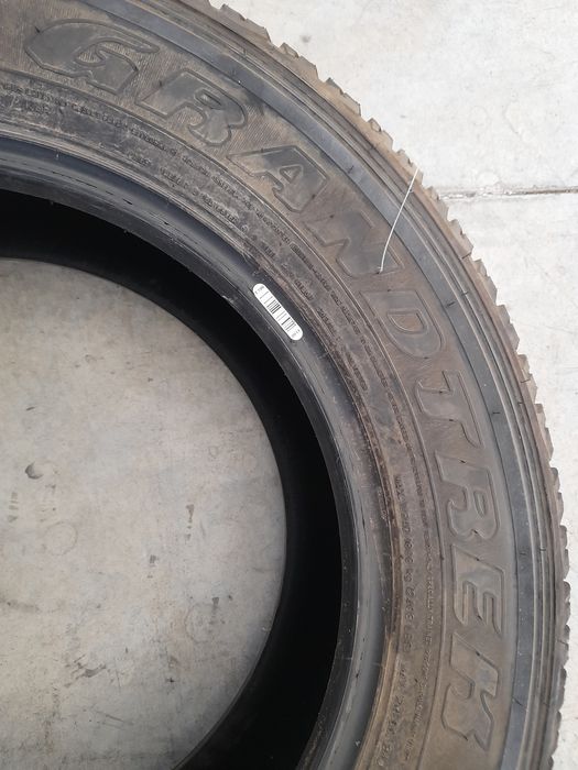 Pneu Dunlop AT20 Grandtrek  245/65/17 como  novo