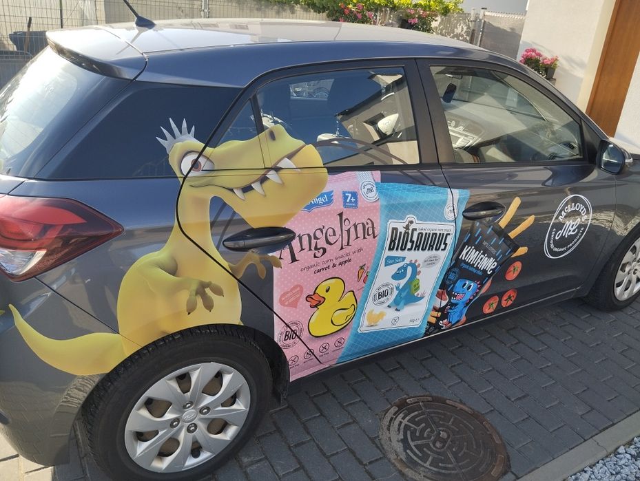 Reklama na samochód oklejanie busów witryn montaż reklam cała Warszawa