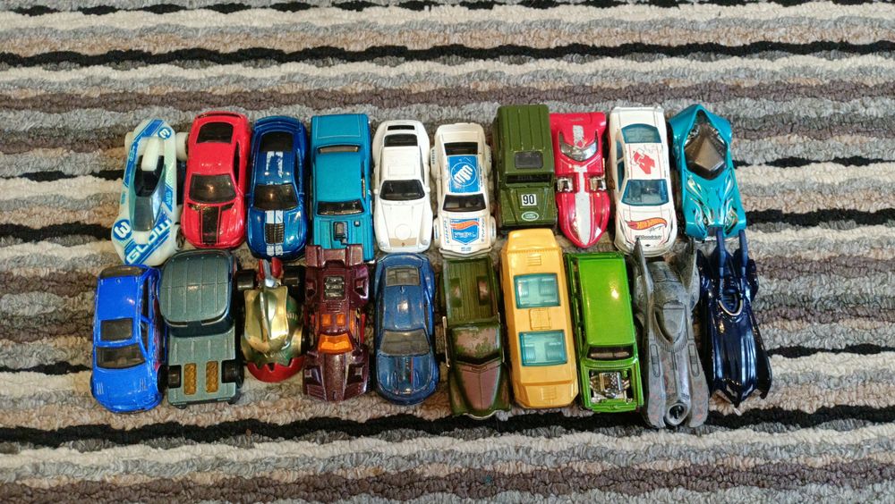 машинки хотвілс 50 грн (1шт)