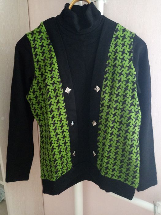 Стройнящий женский джемпер