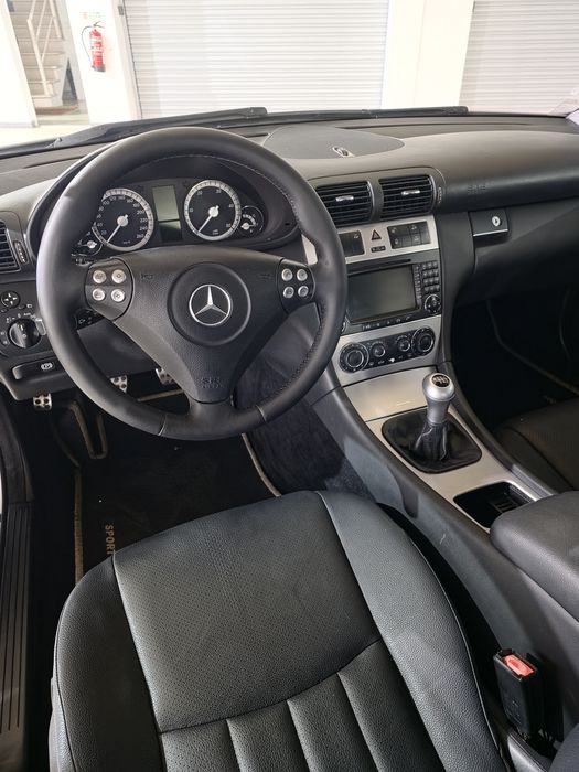 Mercedes C220 Sport Edition com 205.000km impecável de tudo é possível aceitar retoma