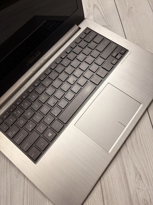 Ноутбук ASUS на запчастини на розбір