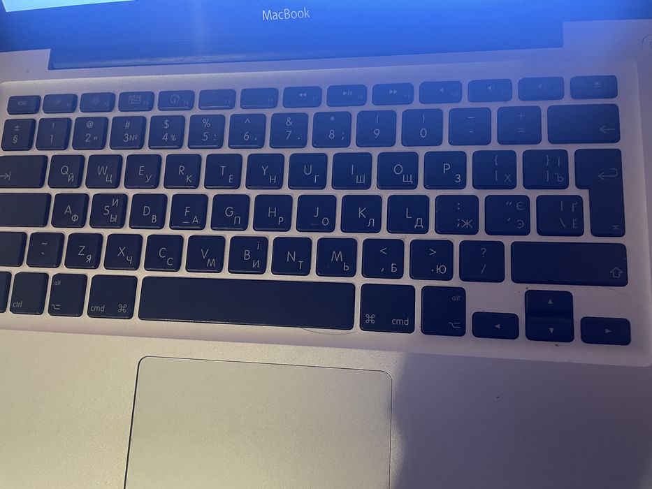 Apple MacBook 2008 року під відновлення або на запчастини