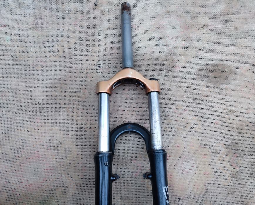 Вилка велосипедная SR Suntour