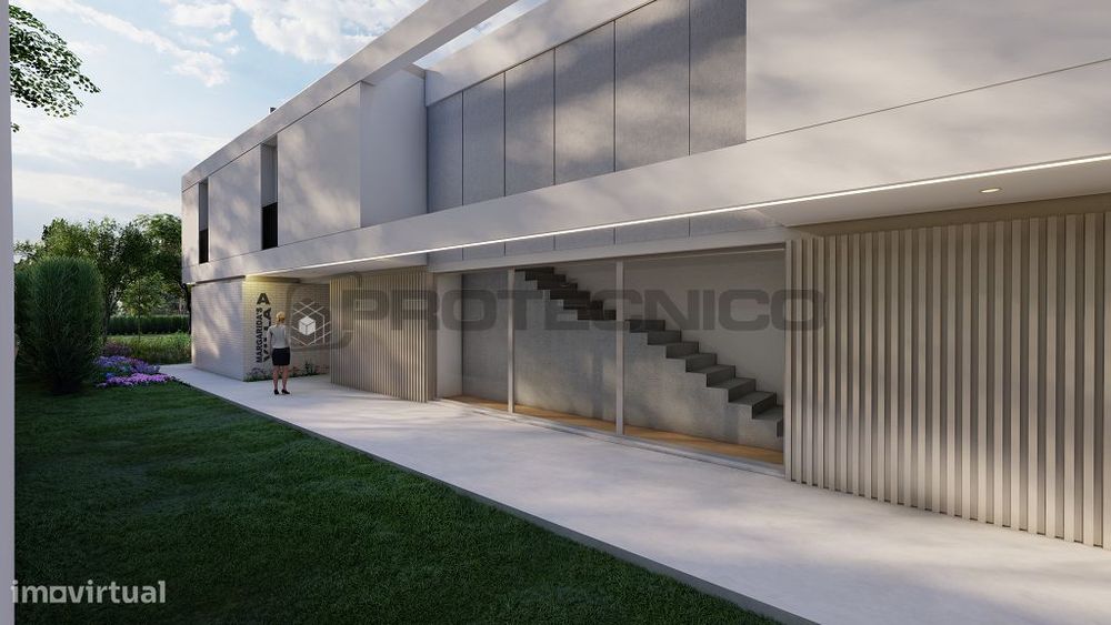 Elegante T4 de Excelentes Áreas com Piscina e Jardim