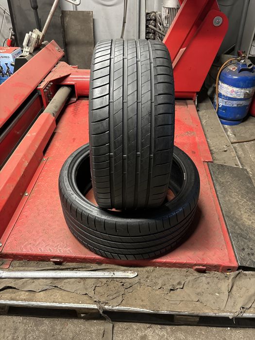 235/35R19 Bridgestone 22/19 rok 2szt lato