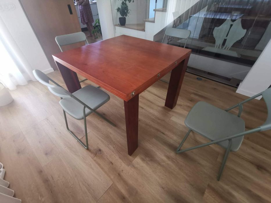 Mesa de jantar em cerejeira maciça, feita por decoradora. Urgente