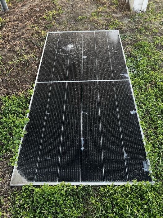 Panel fotowoltaiczny Ja Solar JAM72S30-555/GR uszkodzony