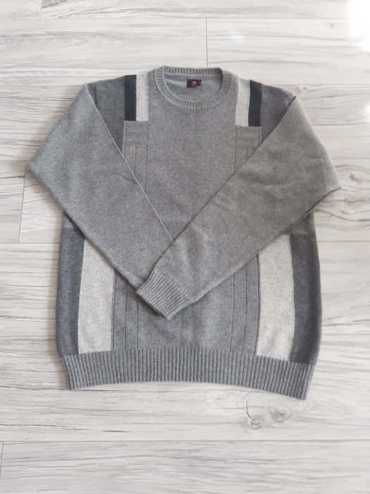 Sweter męski 15 zł.