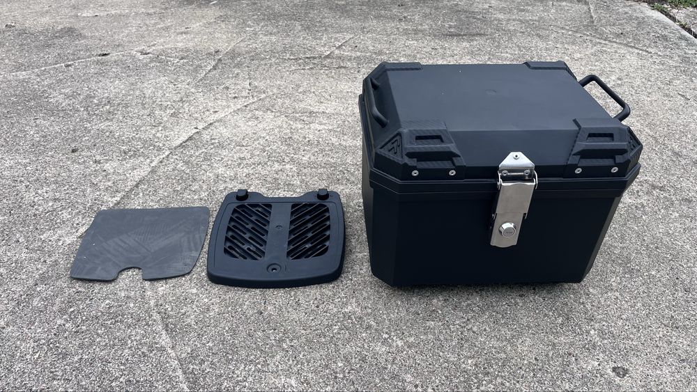 Chinski kufer centralny do motocykla 35l