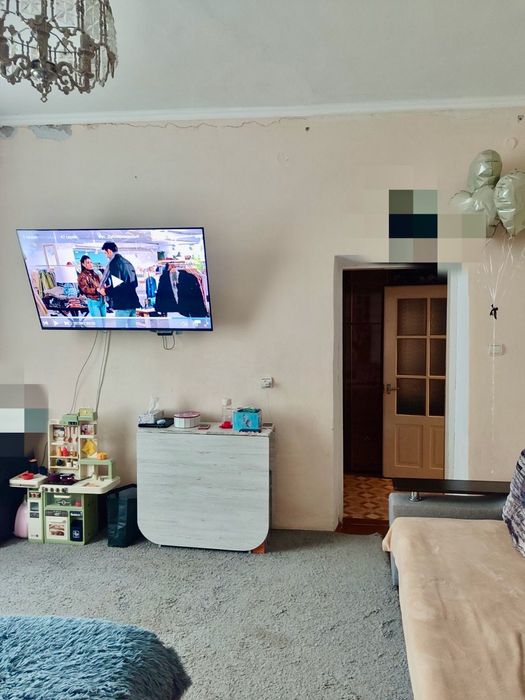 Продається квартира в частині будинку в самому центрі міста. Чортків