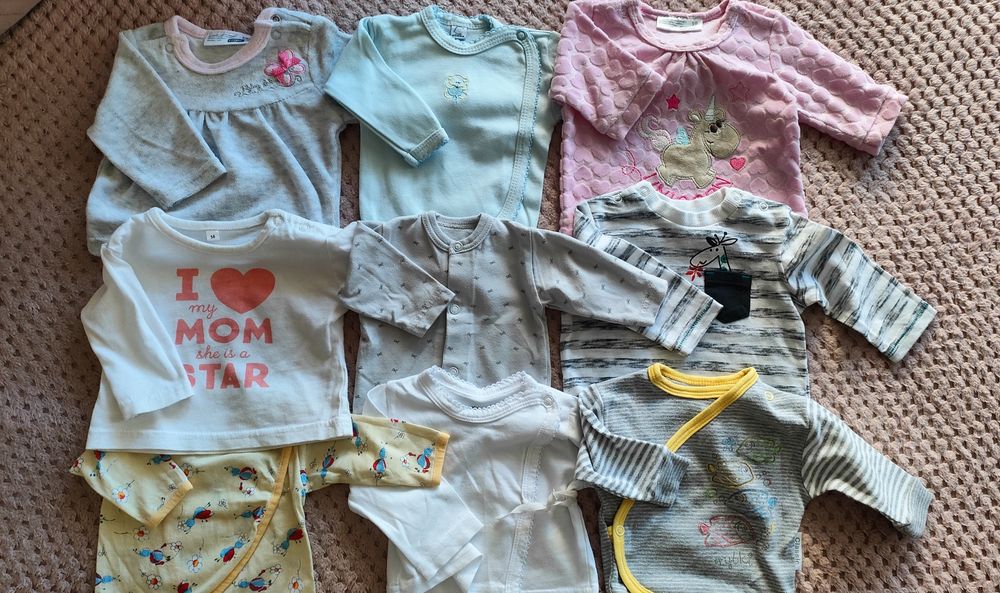 Wyprawka dla niemowlaka - kaftaniki i bluzki