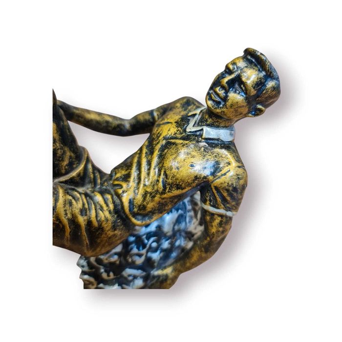 Escultura DecorativaEstilo Cristiano Ronaldo–Jogador Futebol Bicicleta