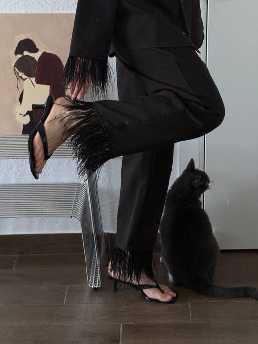 Костюм з пірʼям