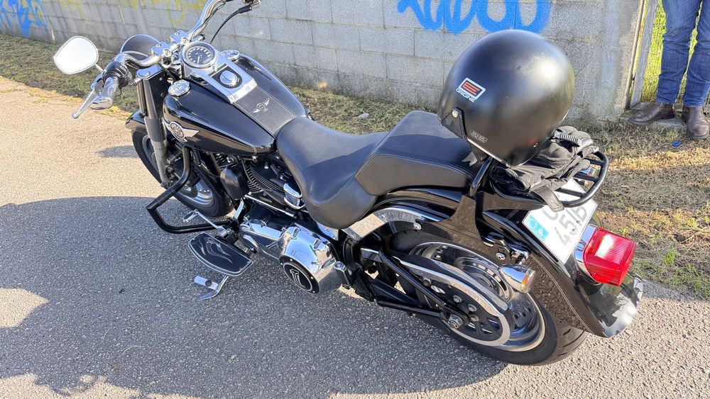Harley Davidson Fat Boy 2013 equipada, em excelente estado