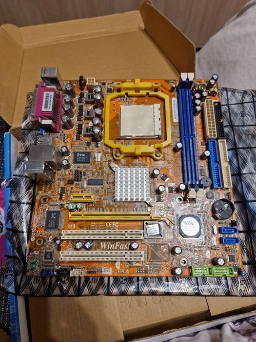 Материнская плата