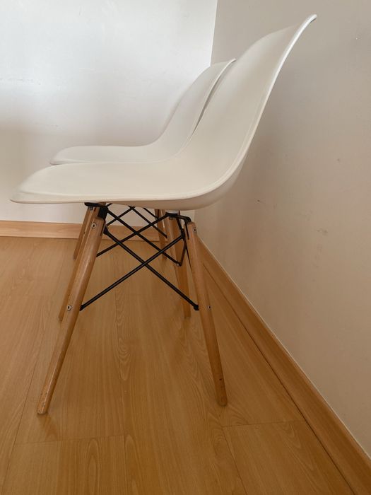 Conjunto de 2 cadeiras brancas