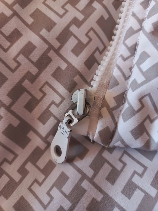 Куртка для дівчинки.