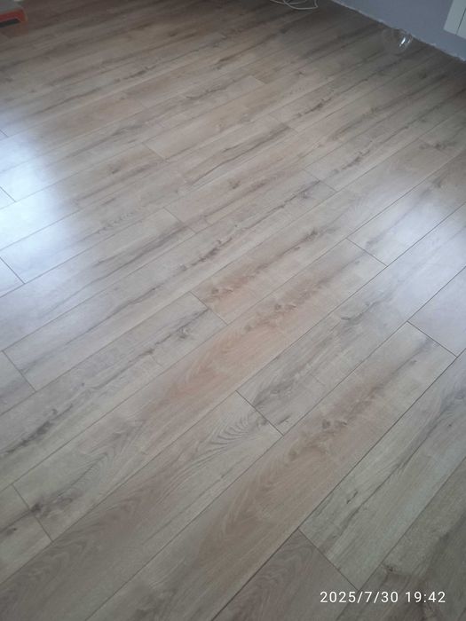 Panele podłogowe dąb holenderski AC4 gratis