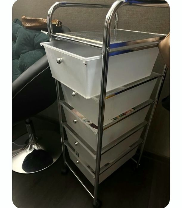 Парикмахерское кресло,  стул для  мастера бьюти,  визажиста