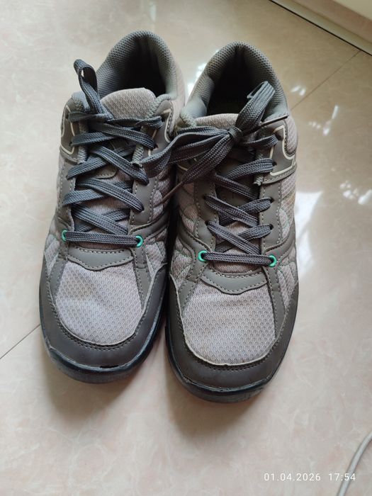 Кросівки фірмові