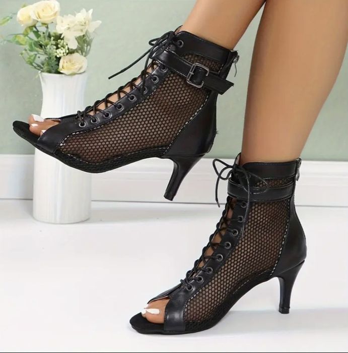 Туфлі для танців латина та  хілс